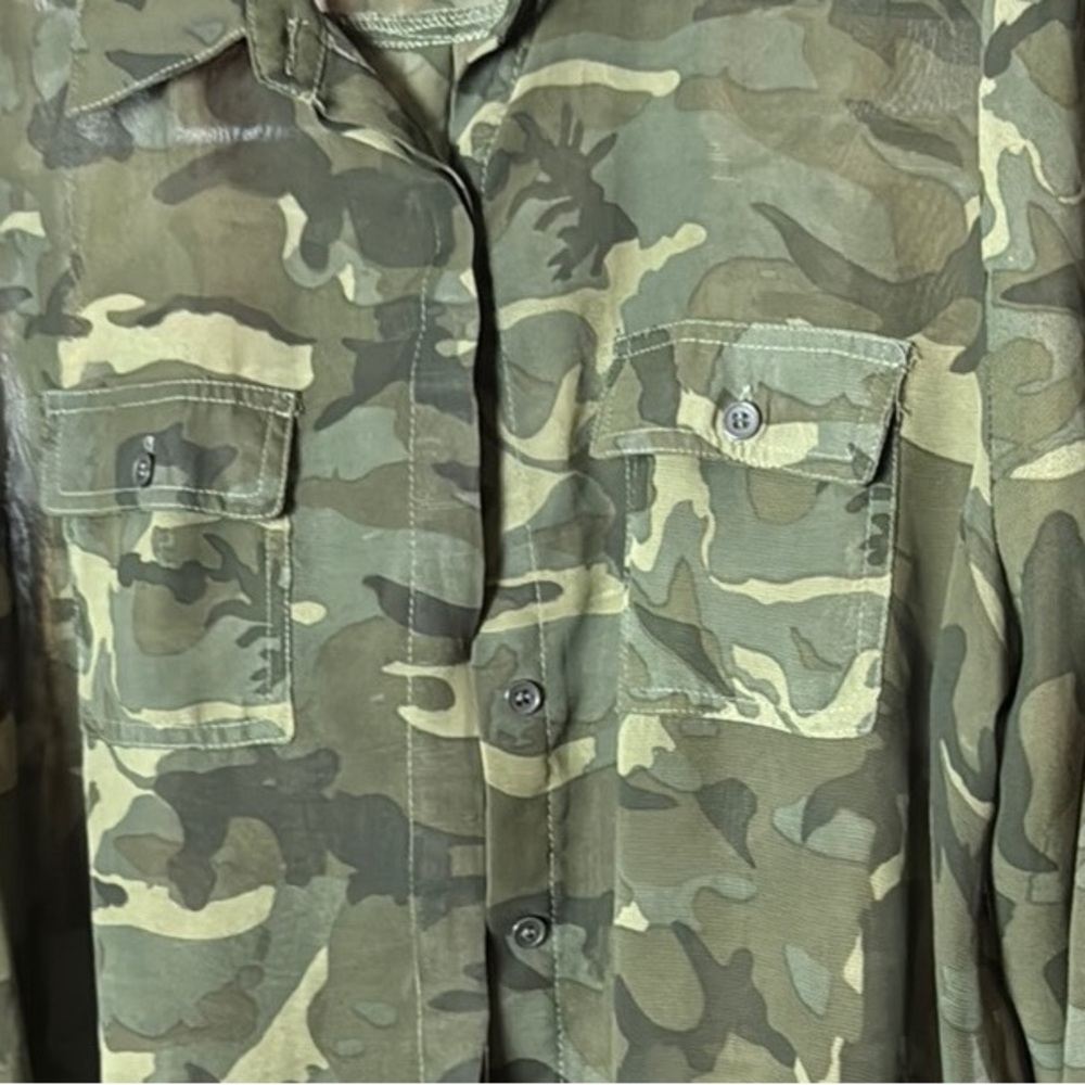 Ali & Kris Camouflage Green women’s top size L